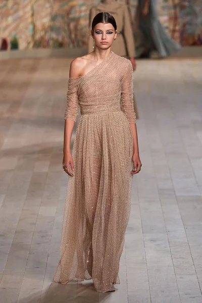 Look 32